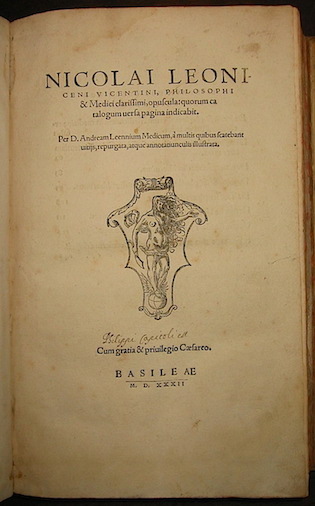 Nicolaus (1428 - 1524) Leonicenus Nicolai Leoniceni vicentini, philosophi & medici clarissimi, Opuscula: quorum catalogum versa pagina indicabit. Per D. Andream Leennium medicum, à  multis quibus scatebant vitijs, repurgata, atque annotatiunculis illustrata 1532 Basileae (Sichart Johannes)